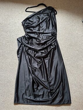 Elegant Black One-Shoulder Draped Women's Dress